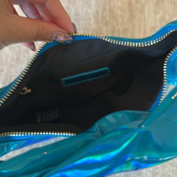 Glamorous Iridescent Bag - Picture 3 of 3